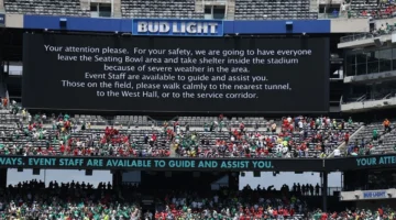 عاصفة تربك الأهلي.. إخلاء الملعب يهدد لقاء بالميراس